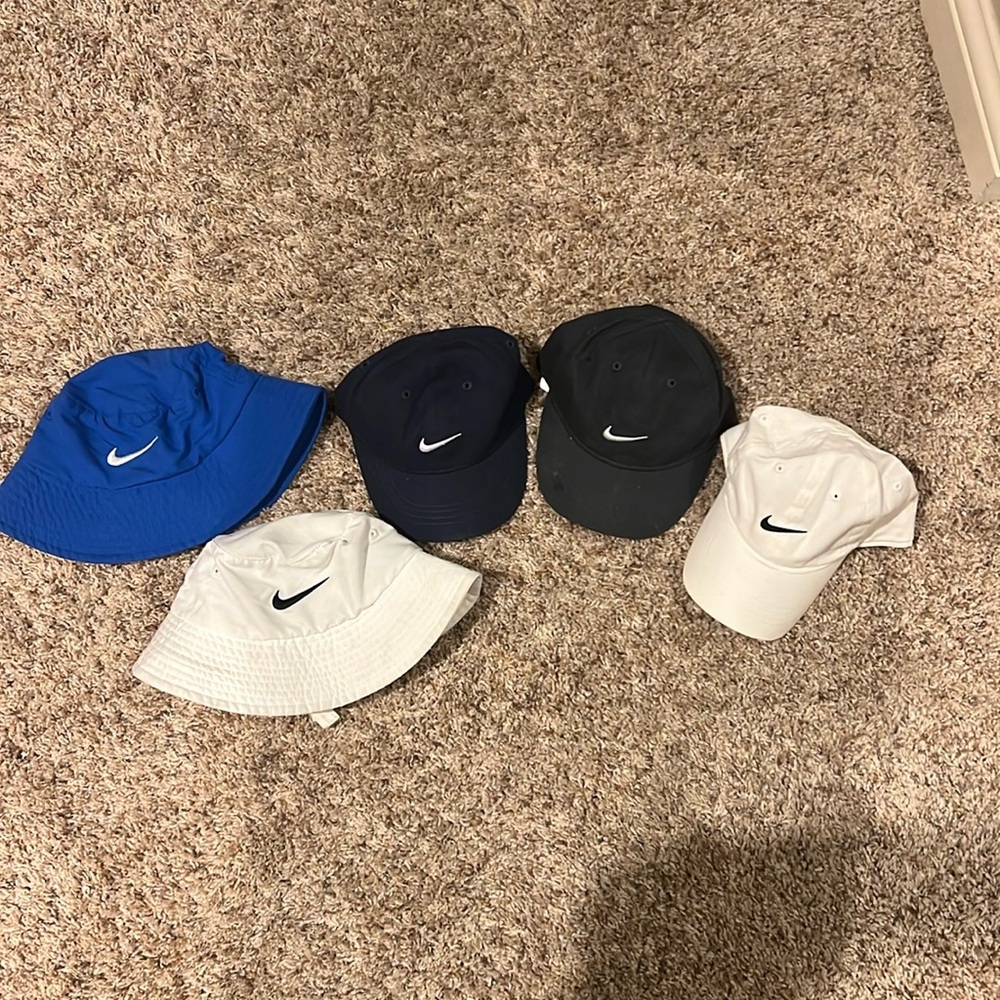 5 Nike toddler one size hats - 2 bucket hats, 3 baseball hats
